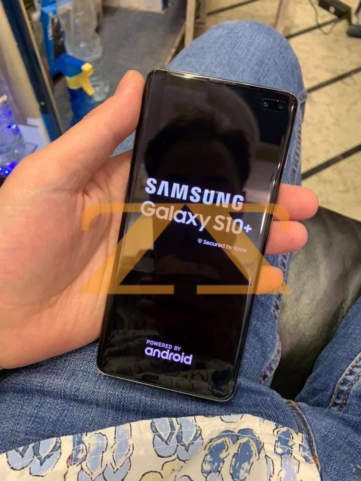 SAMSUNG S10 PLUS