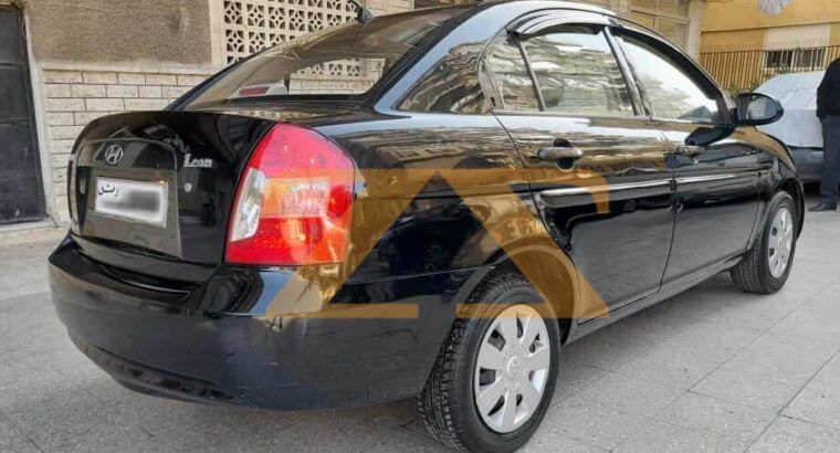 للبيع في دمشق سيارة هيونداي فيرنا