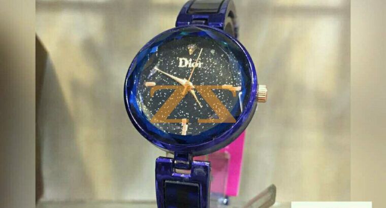 ساعة نسائية Dior العالمية.