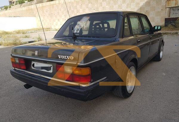 للبيع فولفو 240GL