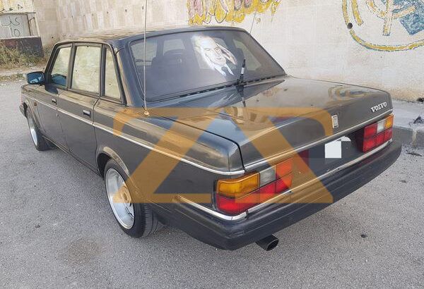 للبيع فولفو 240GL