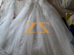 فستان زفاف ناعم مع طرحة واكسسوار للشعر
