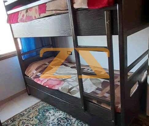 تخوت طابقين مع درج متحرك