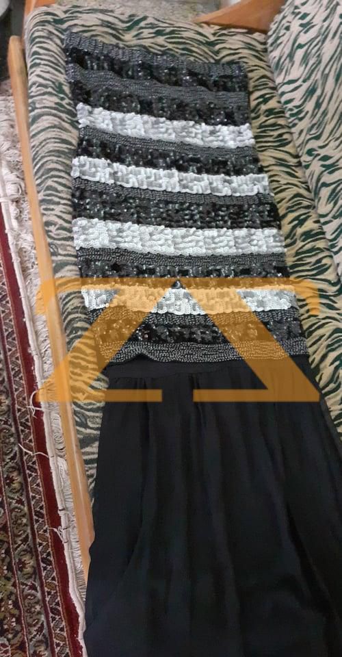 فستان اسود مطرز للبيع