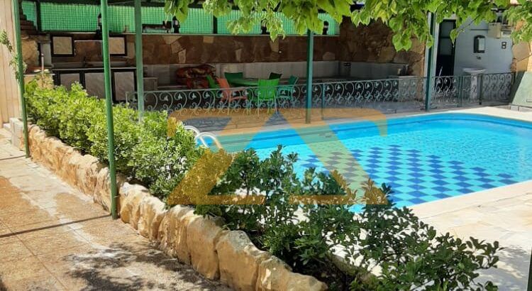 فيلا في كروم مضايا 3 طوابق مع 3 محلات عالشارع