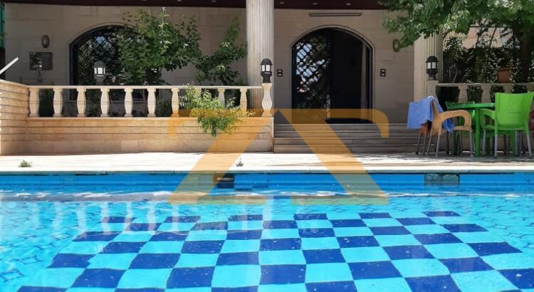 فيلا في كروم مضايا 3 طوابق مع 3 محلات عالشارع